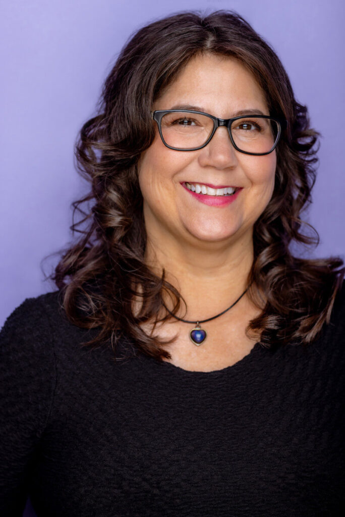 Julie Dove Headshot